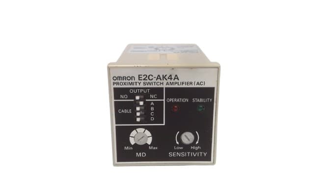 Bộ khuếch đại cảm biến tiệm cận Omron E2C-AK4A