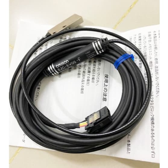 Đầu cảm biến rời Omron E2C-EV05-F Dạng dẹt 0.5 mm chịu dầu