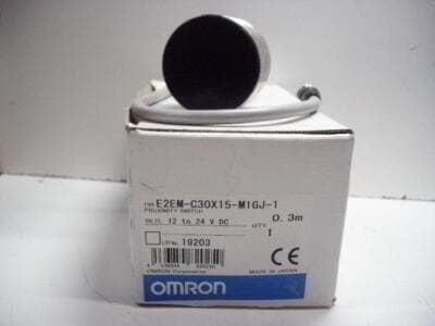 Cảm biến tiệm cận Omron E2EM-X15X2-M1J 0.3M