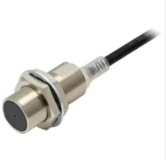 Cảm biến tiệm cận chịu dầu & mạt hàn Omron E2ERZ-X4D1 5M M18